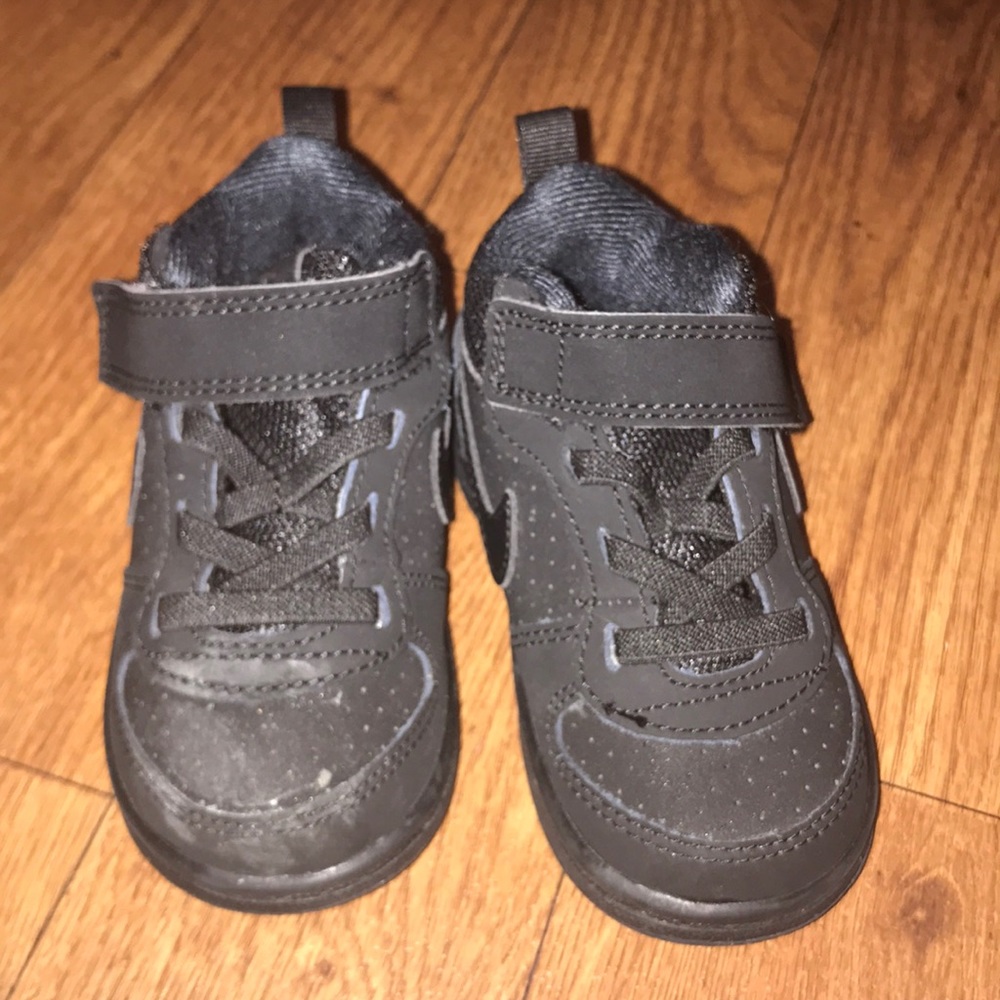Size 5c Black Nike’s 🖤